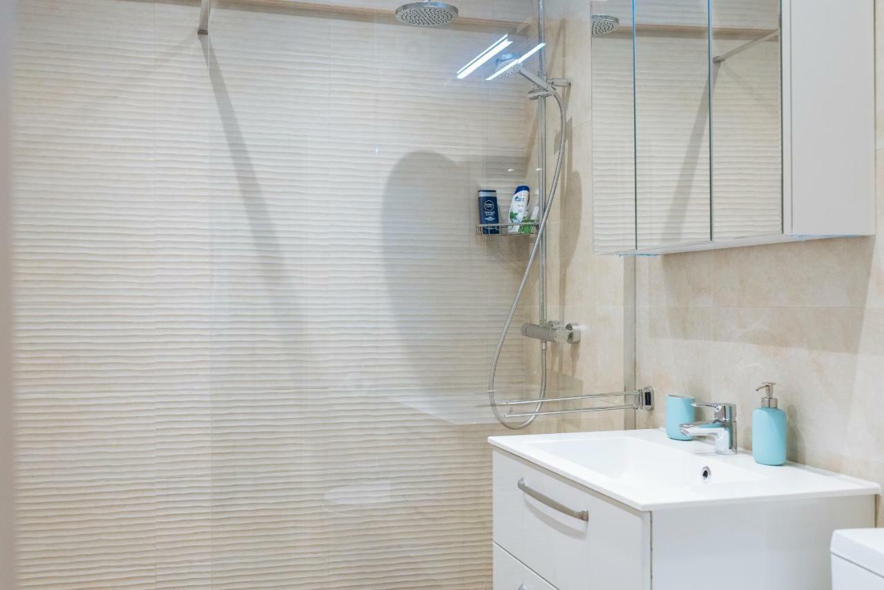 Luxury Flat 8 Near Metro Apartman Bukarest Kültér fotó